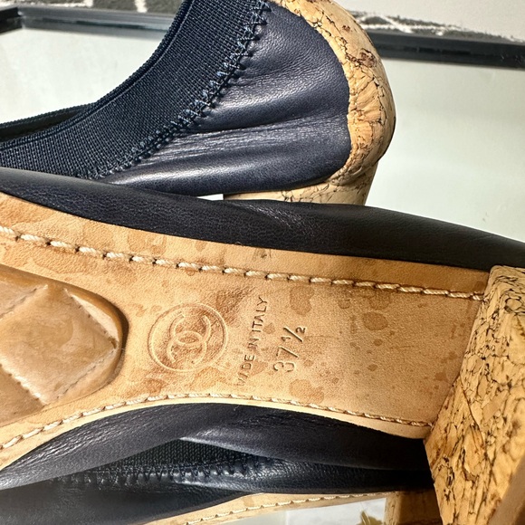 CHANEL Blue Leather Straw Flower Cap Toe Cork Heels Pump Shoes  7 - Picture 7 of 8